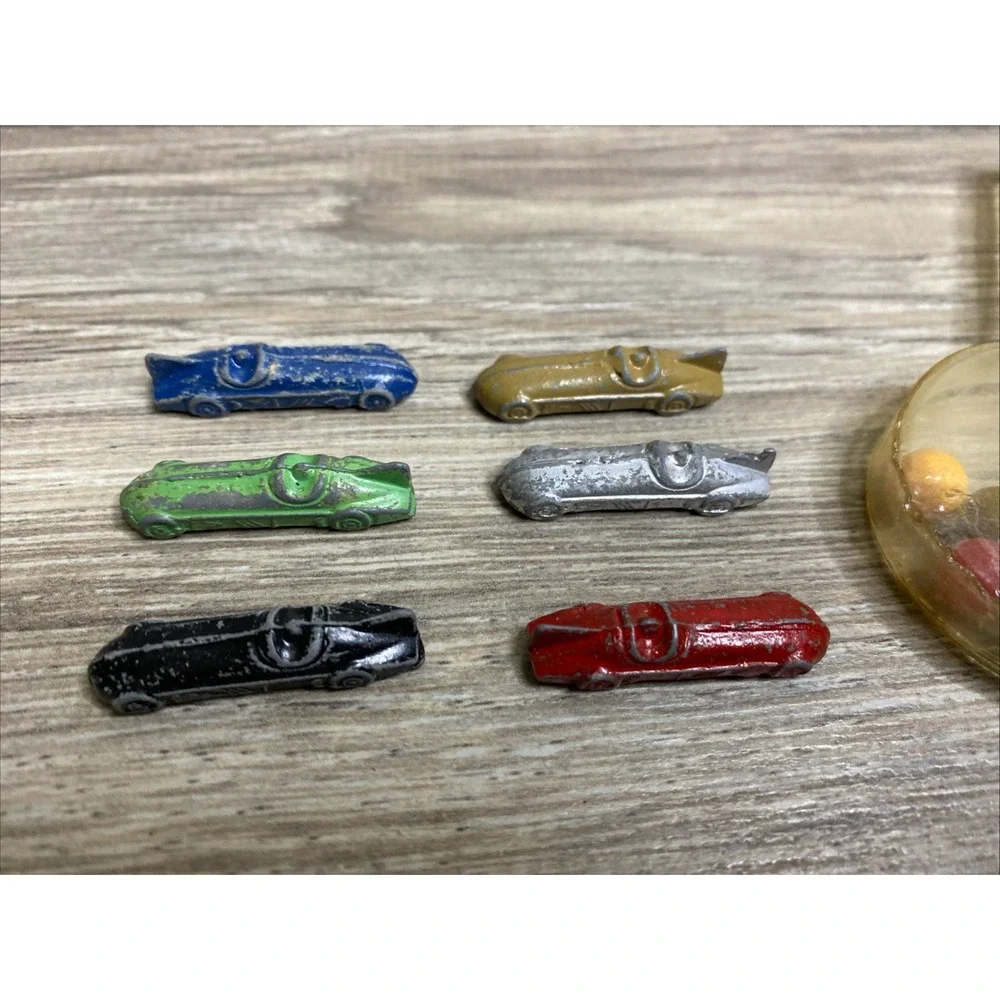 6 Cars and Locator ONLY For HUGGIN' The RAILS 1948 BOARD GAME